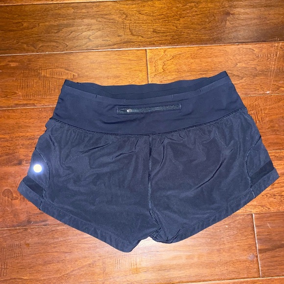 Lululemon short with mesh trim - Picture 2 of 3